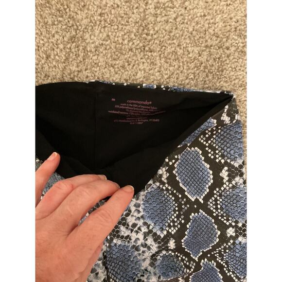 Commando Blue Snakeskin Animal Print Faux Leather Leggings, M - Picture 5 of 7
